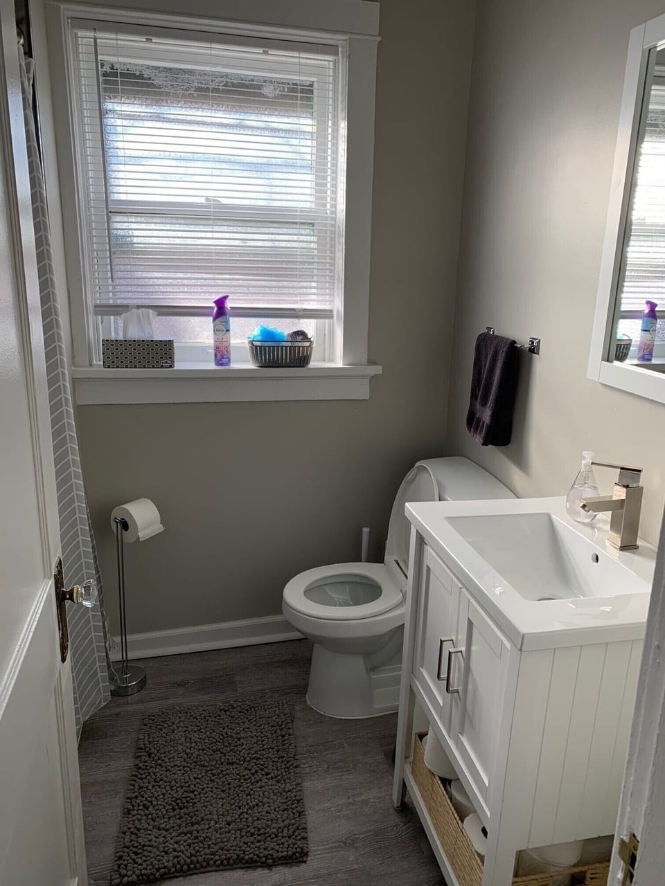 Updated Full Bathroom