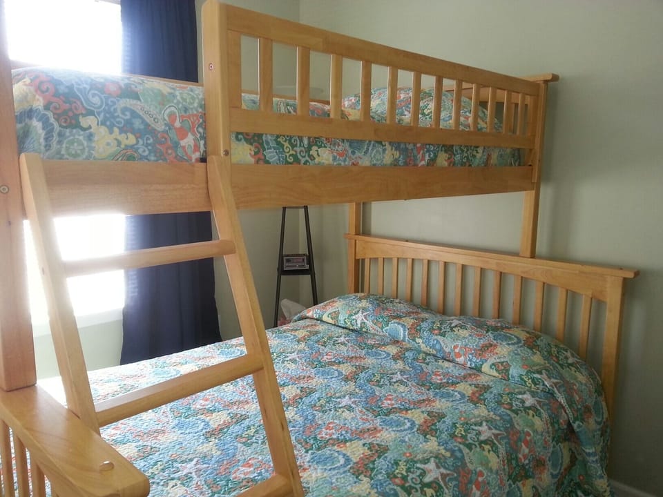 Bedroom 2 with Full on bottom, twin on top