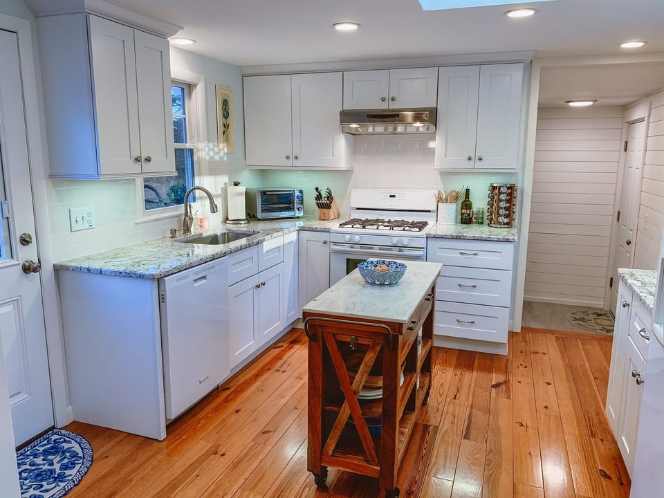 Fully Stocked Kitchen, Nice Selection Dishes, Glassware, Cookware, Spices