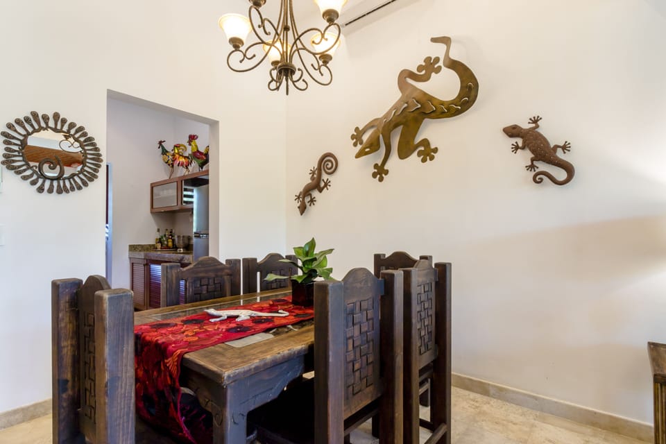 Dinning Room, sitting for 6