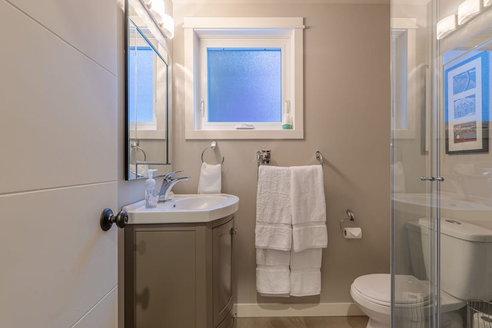 Full Bathroom on the Main