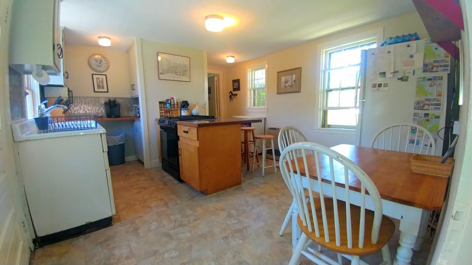 Eat in kitchen, with dining table and eat-in bar