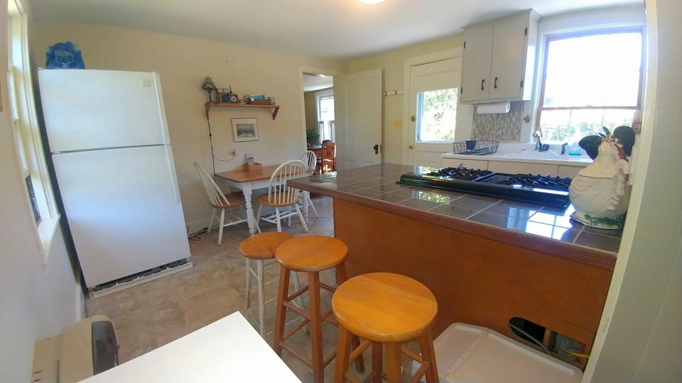 Eat in kitchen, with dining table and eat-in bar