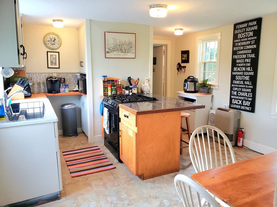 Sunny eat-in kitchen