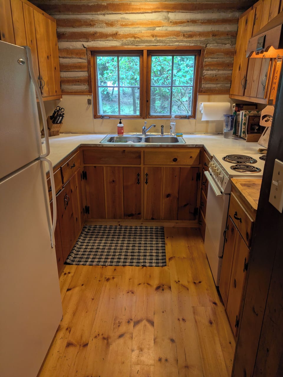 Fully stocked kitchen. 