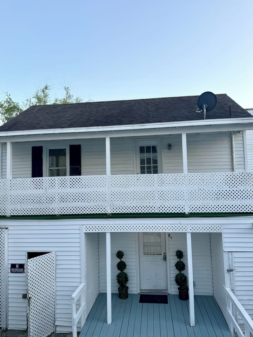 Cottage with Covered Porch !