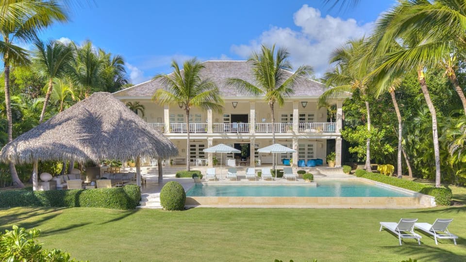 Yellow Bear - Beautiful Villa with Golf views (8348)