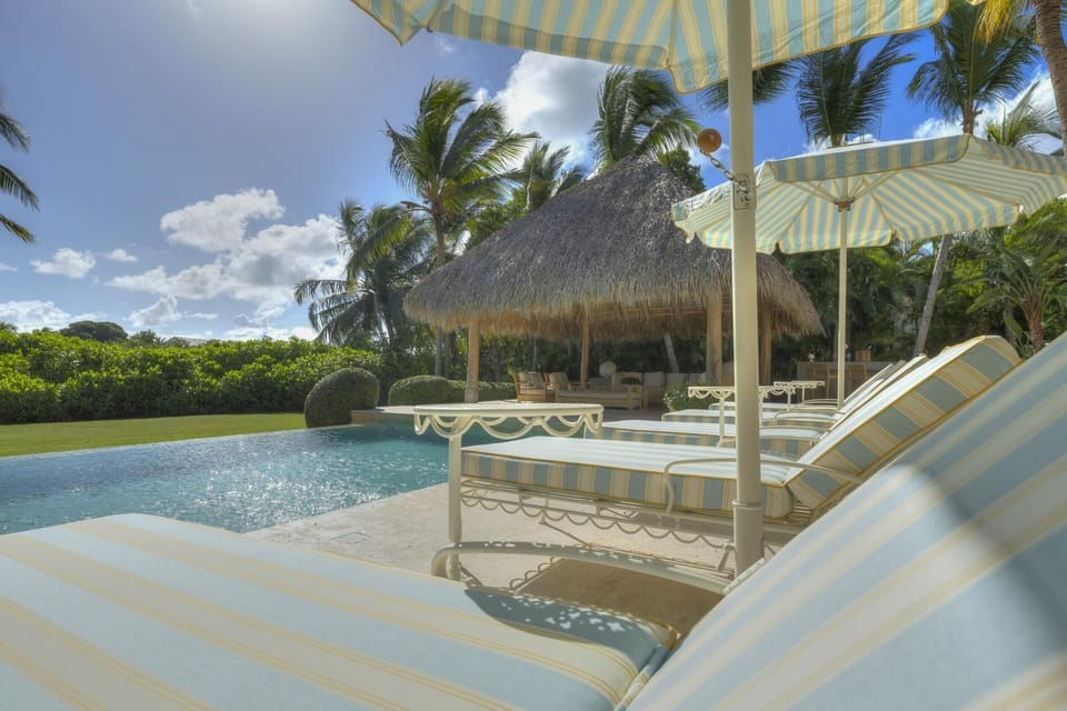 Yellow Bear - Beautiful Villa with Golf views (8345)