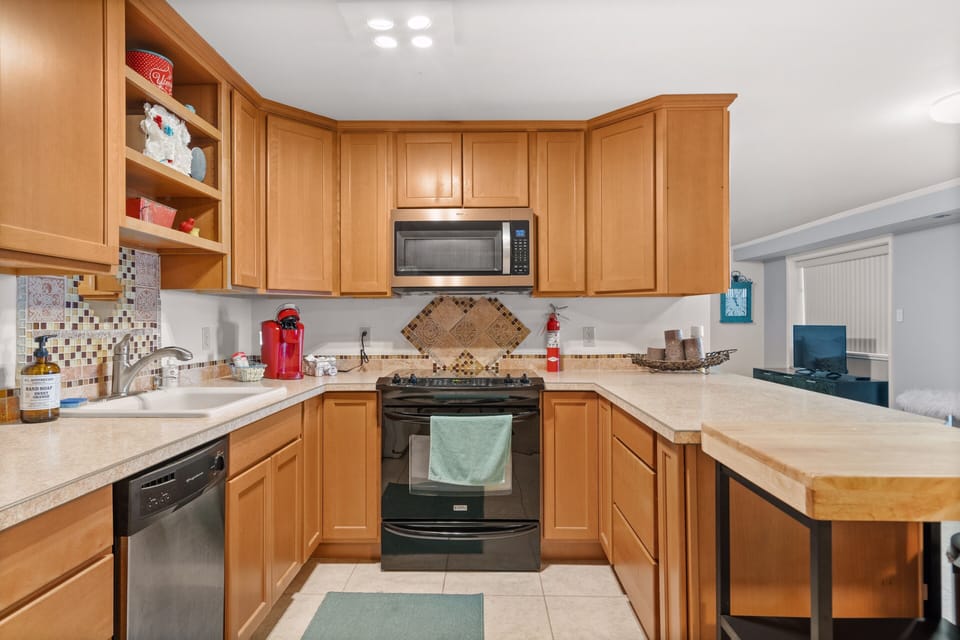 2nd full kitchen downstairs