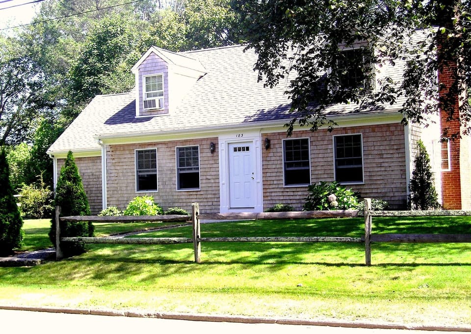 Relax in lovely, quiet neighborhood 5 blocks from downtown shops and fun. 