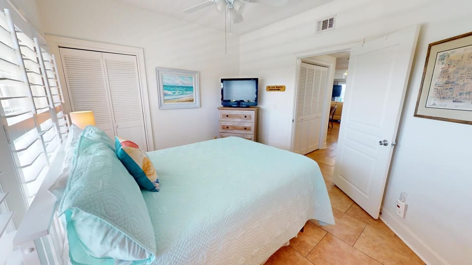 Second Bedroom - Queen Bed