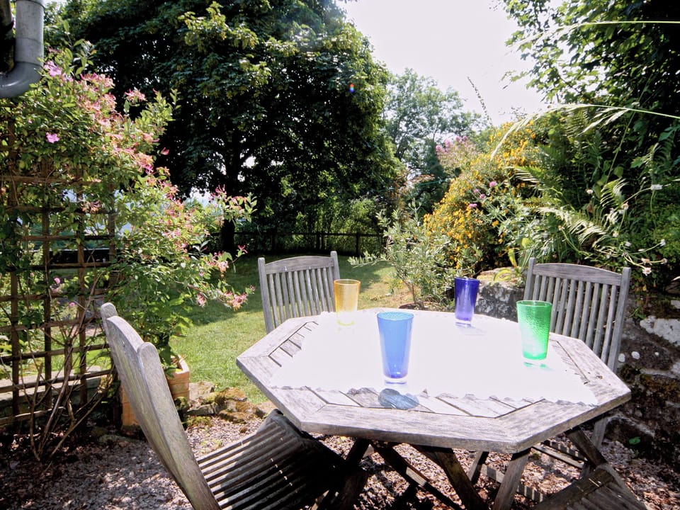 Sitting-out-area | Spring Cottage, Brockweir