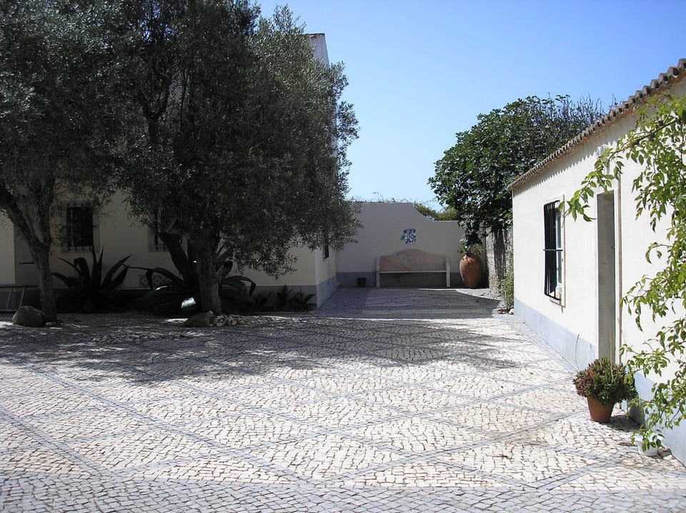 Exterior front courtyard