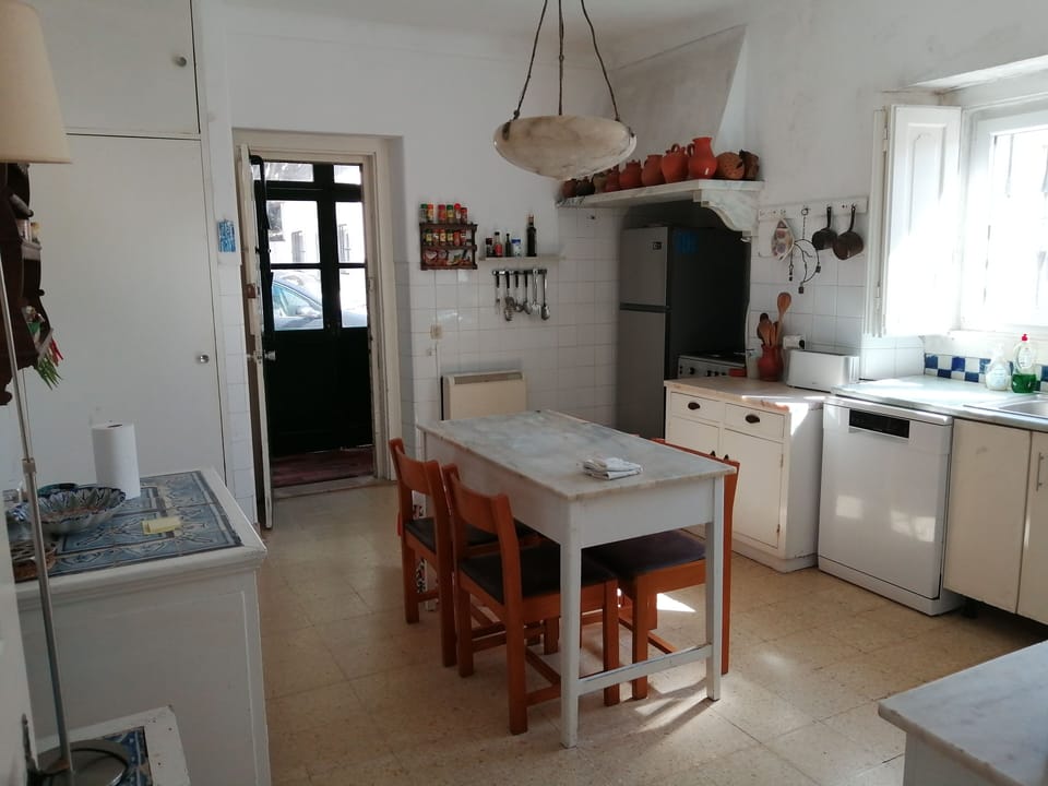Eat-in kitchen