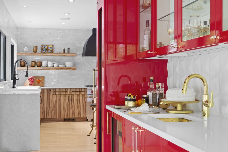 Wet Bar. Free flowing environemnt for optimal enjoyment family and social time. 