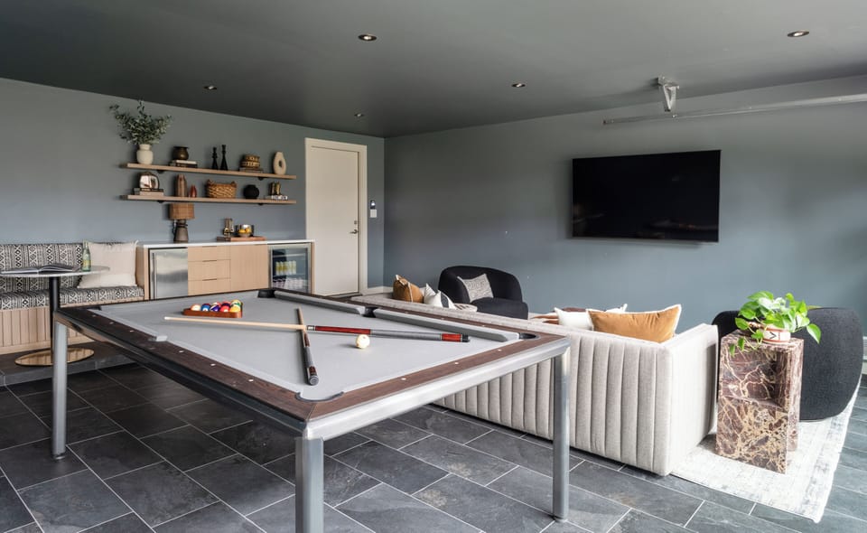 Ultra modern pool table 