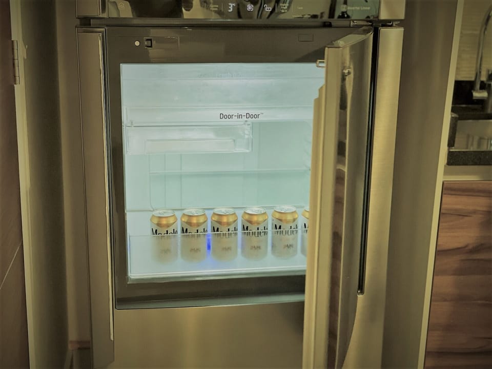 GE Door-in-Door refrigerator.
Cold beer is provided upon arrival.