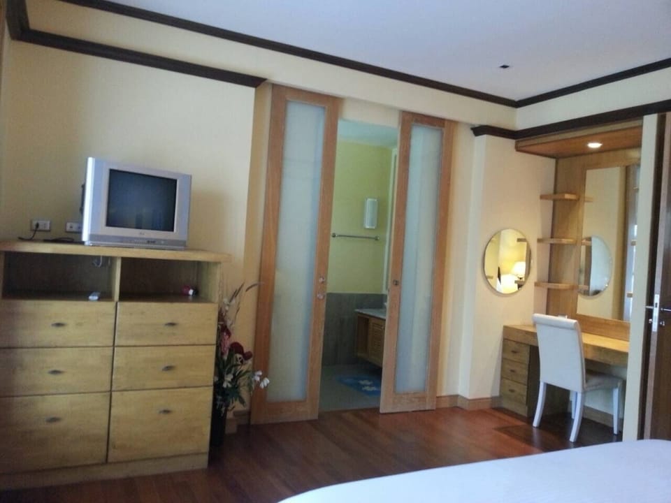 #322 Lagoon condo 2BR/pool view