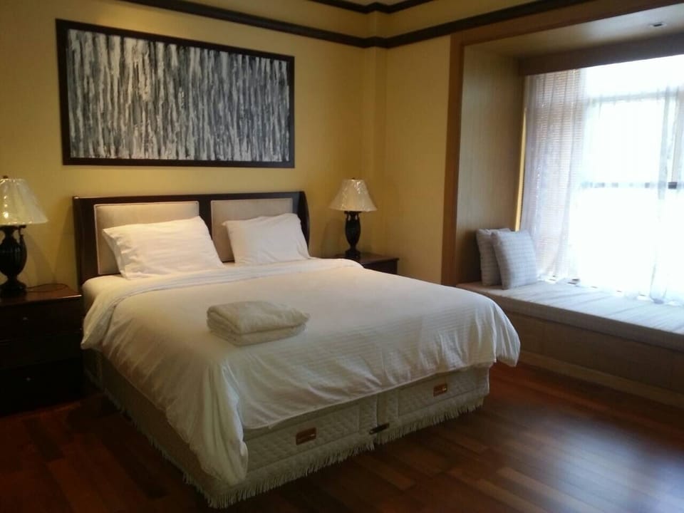 #322 Lagoon condo 2BR/pool view