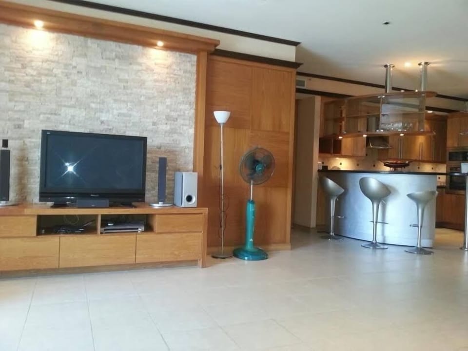 #322 Lagoon condo 2BR/pool view