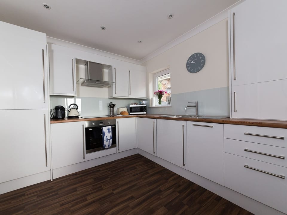 Kitchen | Lower Chine Apartment - The Adelaide, Shanklin
