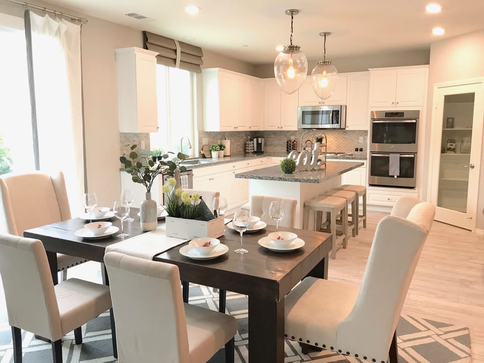 Beautiful Modern kitchen for all your favorite recipes!