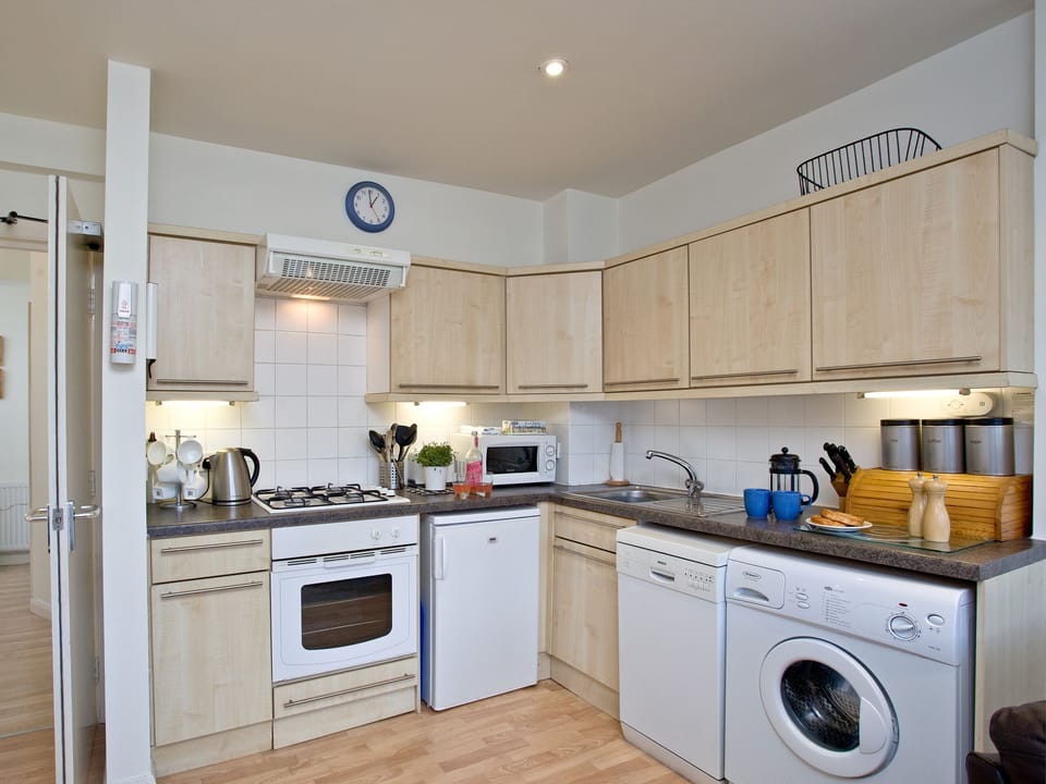 Kitchen | 2 Fishermans Loft - Fisherman&rsquo;s Loft, Brixham