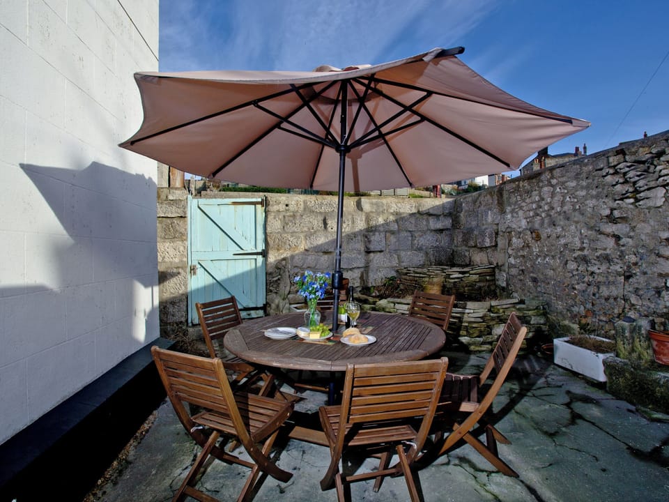 Enclosed patio with outdoor furniture | Elizabethan House, Portland