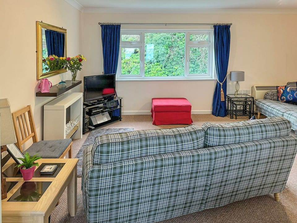 Living area | 9 Dolphin Court, Brixham