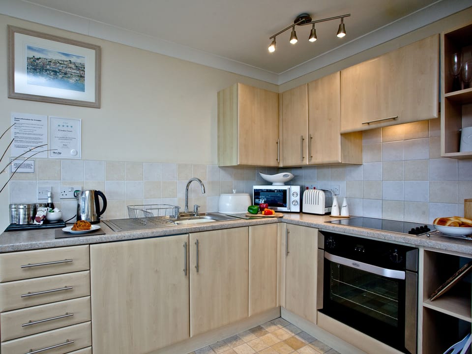 Fully fitted kitchen | 3 Linden Court - Linden Court, Brixham