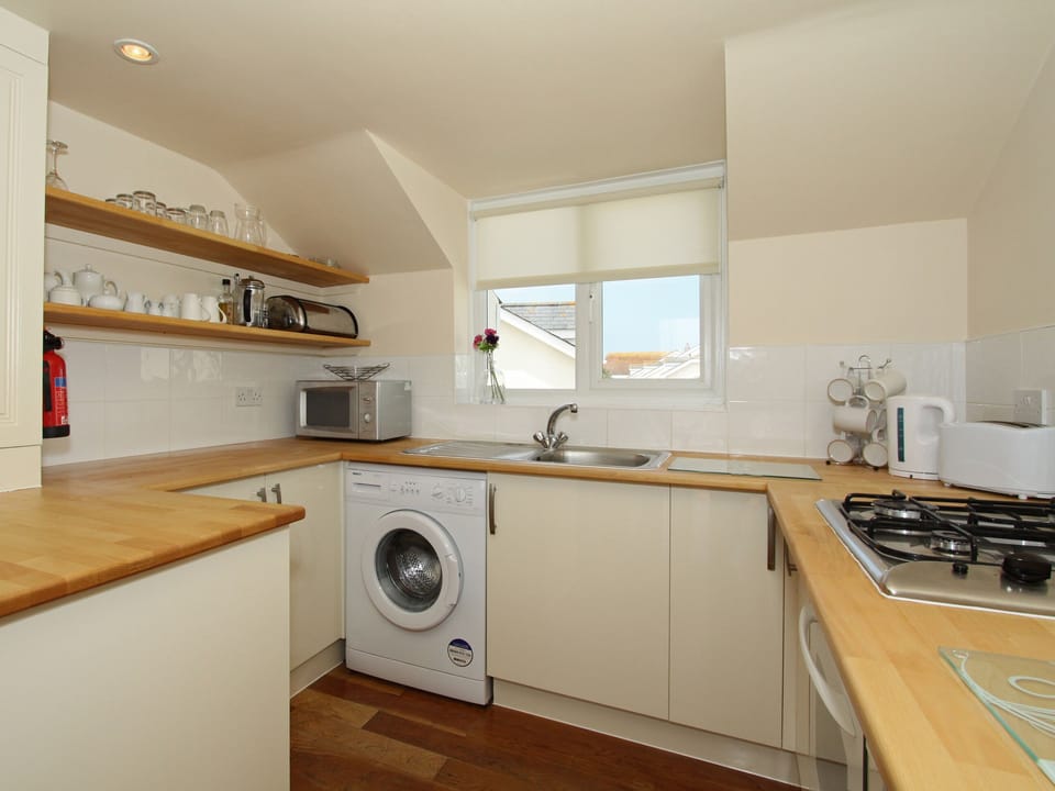 Well equipped kitchen | 9 Glendorgal - Glendorgal, Newquay