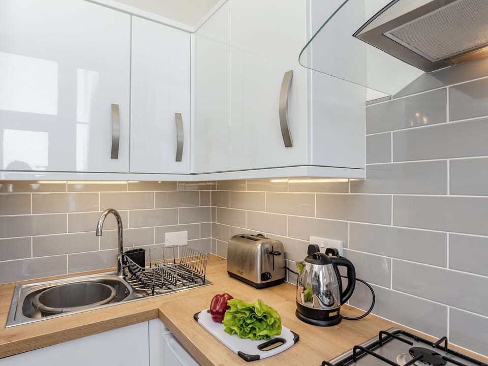Well equipped kitchen | The Downs, Torquay