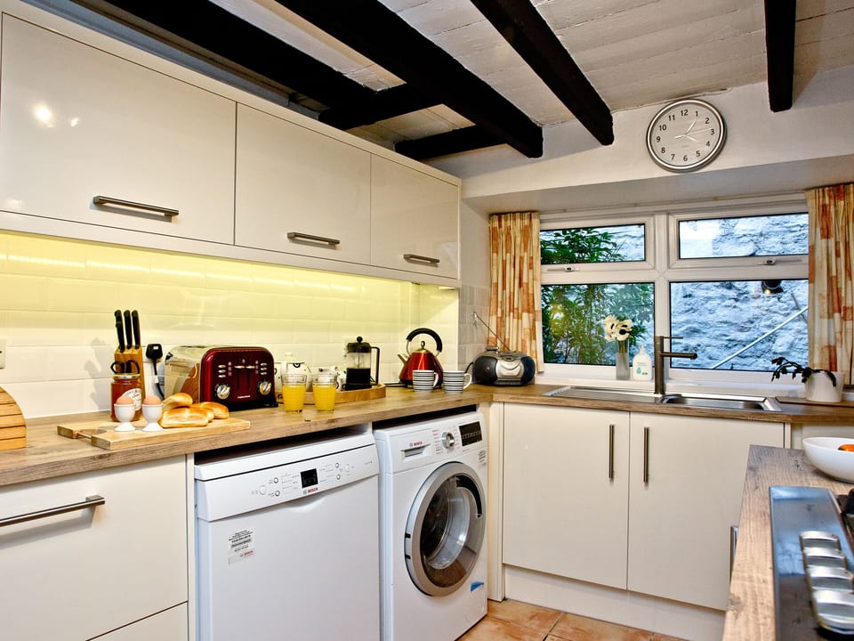 Kitchen | Pilgrims Cottage, Brixham