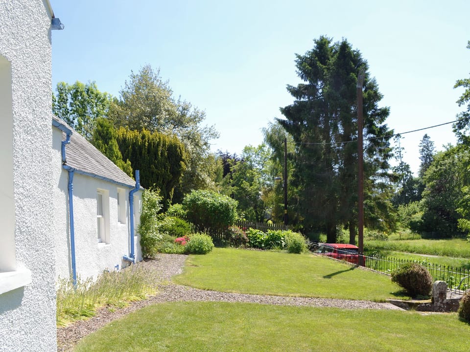 Extensive gardens | The Old School House Cottage, Kettins, near Blairgowrie