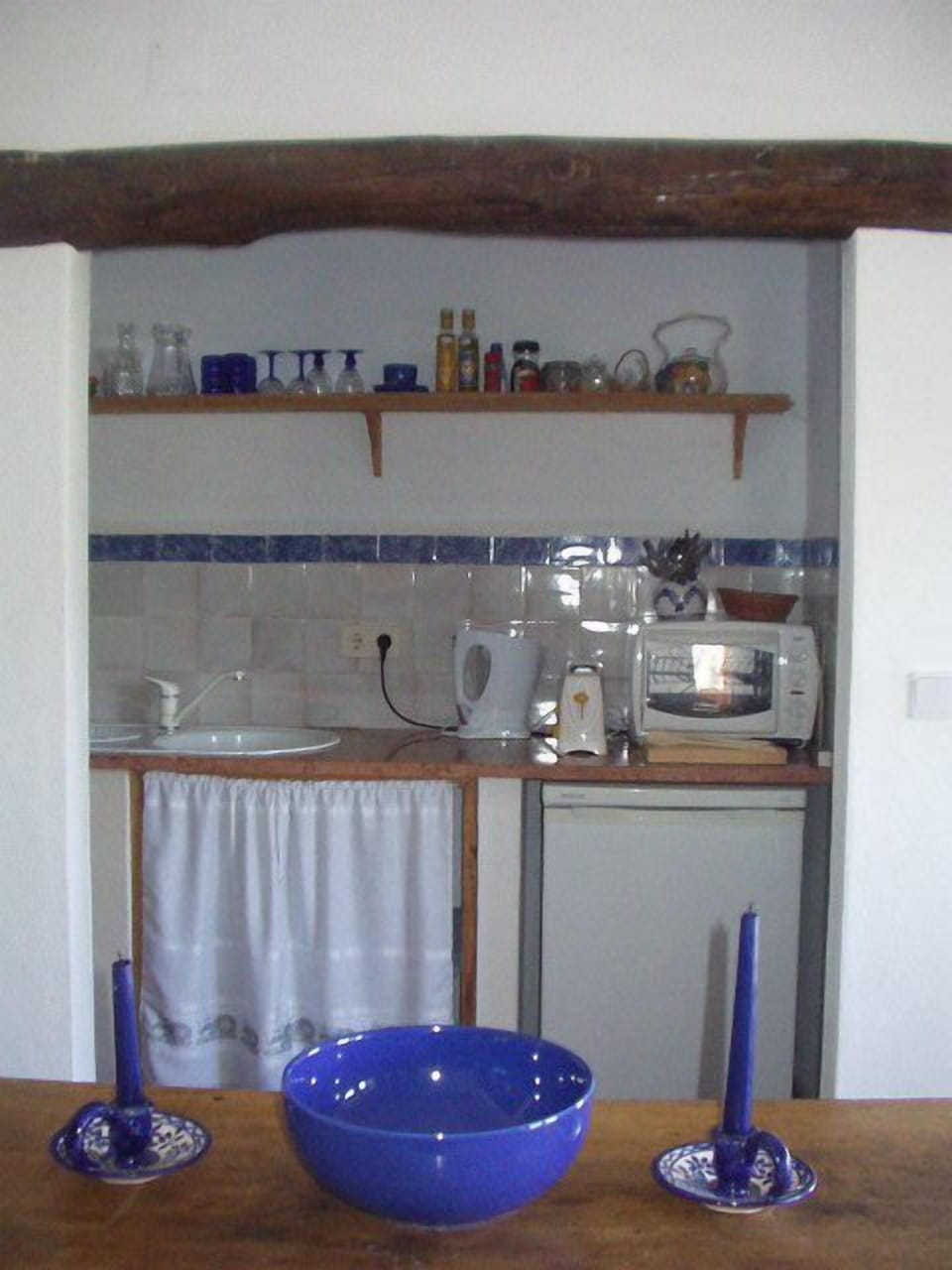 Lower Floor (sleeps 4) - kitchenette