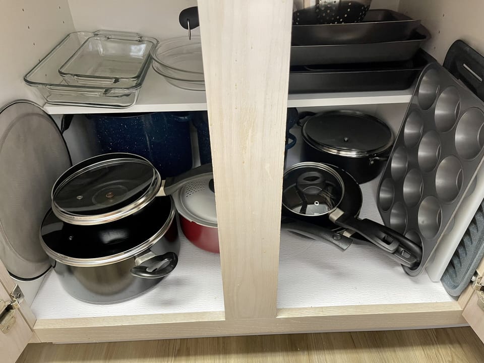 Pots, pans, baking dishes 