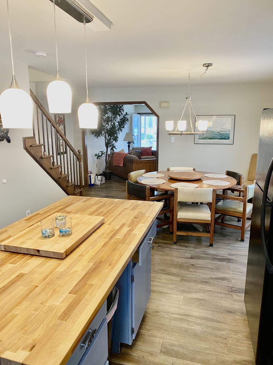 Newly Renovated Kitchen & Dining Area