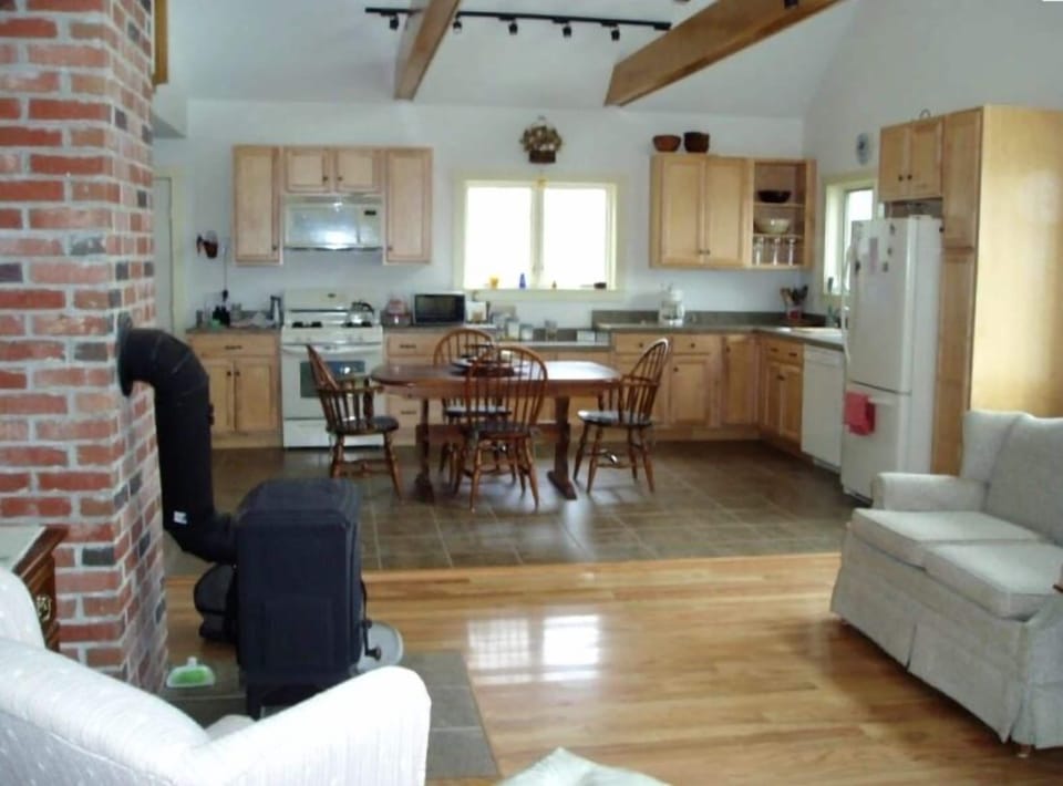 kitchen/livning area