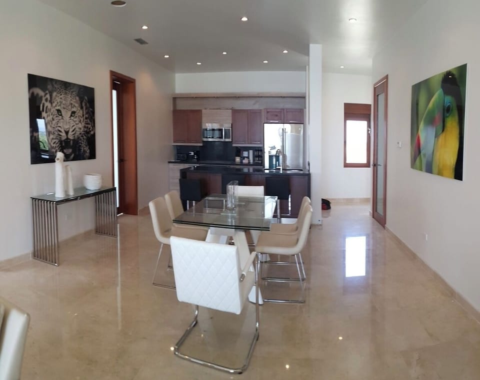 Kitchen and dining area. 