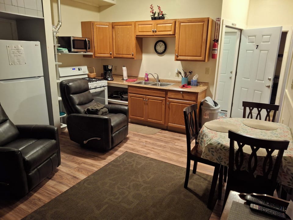 Room 7 Two Bedroom Suite
Living Room/Kitchen area