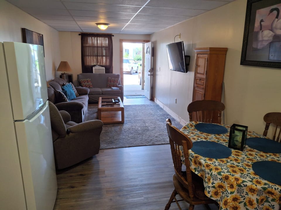 Room 9 One Bedroom Suite
Living Room/Dining area