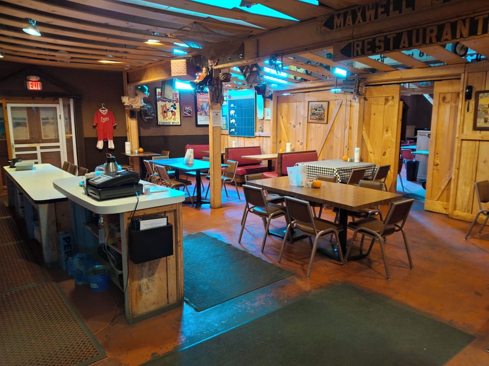 Maxwell Station
Restaurant area