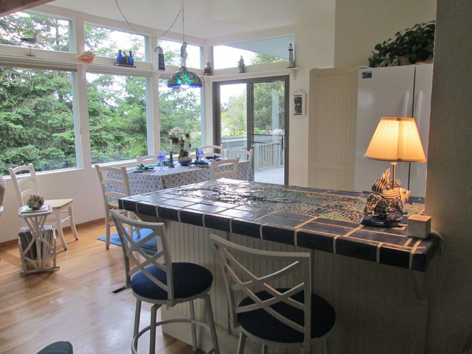 Counter with dining room and redwoods.