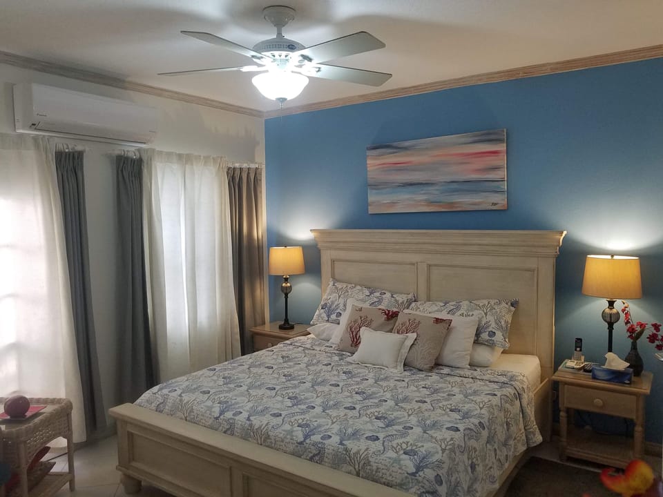 Leith Court #12 Master bedroom, comfortable King Bed and ensuite bathroom + A/C