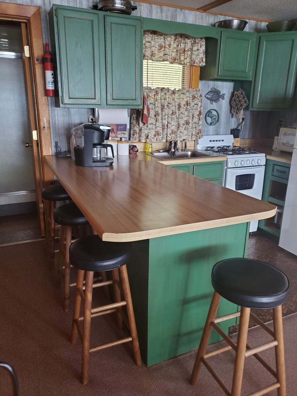 Kitchen bar seating for 4.