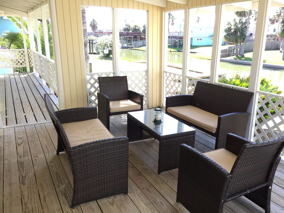 Upstairs sitting area with canal view 