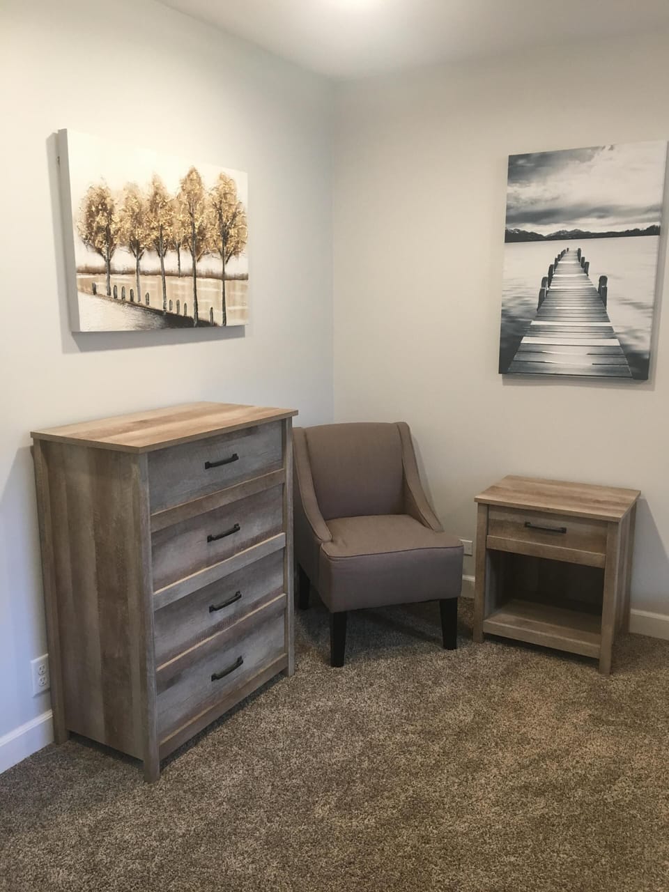 Master bedroom - queen bed and sitting area