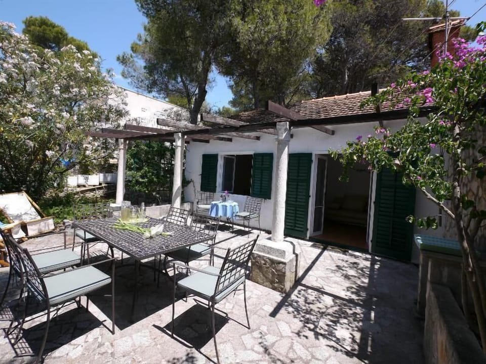 Villa Breeze Front Yard