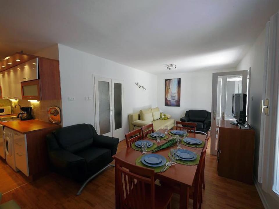 Living/Dining Room Area