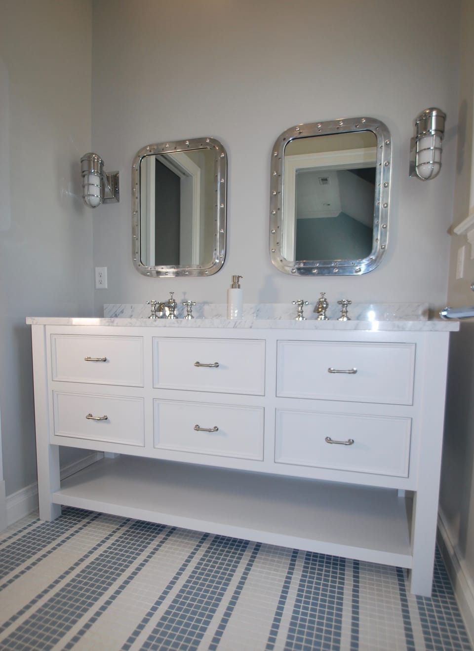 Nautical bath (Bath 5) has double sinks and a tub/shower combo.